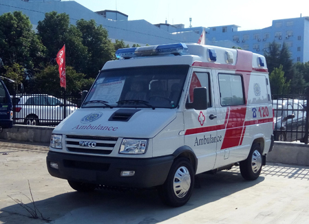依維柯救護車 轉運型救護車廠家銷售15271321777
